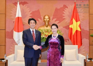 Chủ tịch Quốc hội Nguyễn Thị Kim Ngân tiếp Thủ tướng Nhật Bản Shinzo Abe